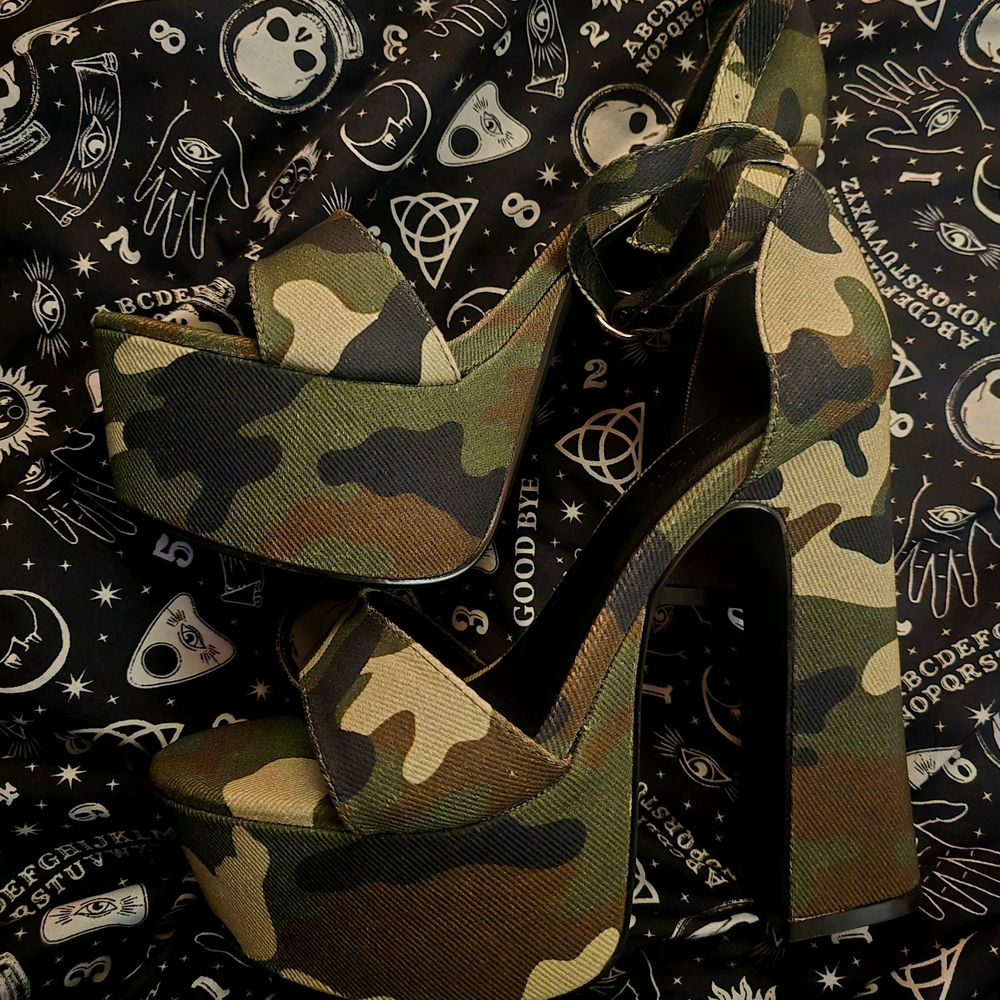 Brand new current mood holly revulation pure camo heels